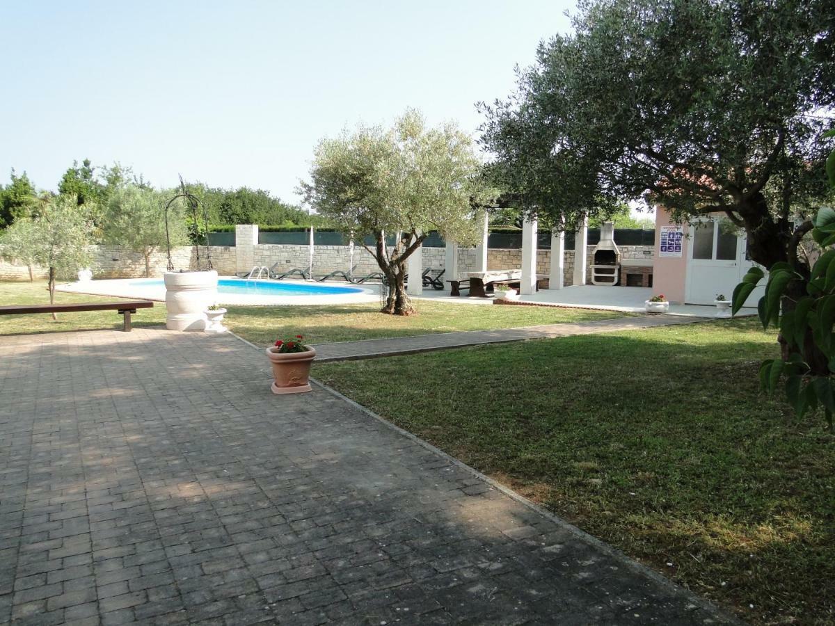Apartments Villa Maran Umag Exteriör bild